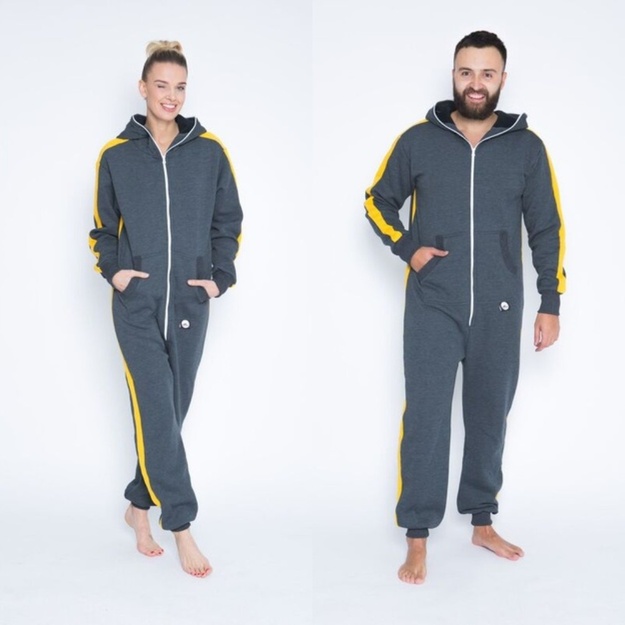 Sofa Killer tamsiai pilki kombinezonai poroms su geltonom vertikaliom juostom